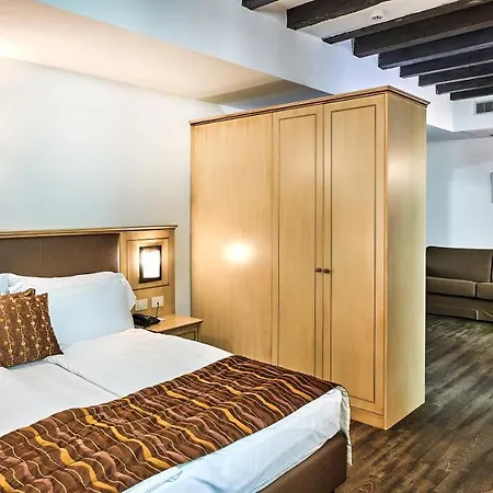 Portici - Romantik & Wellness מלון 4*
